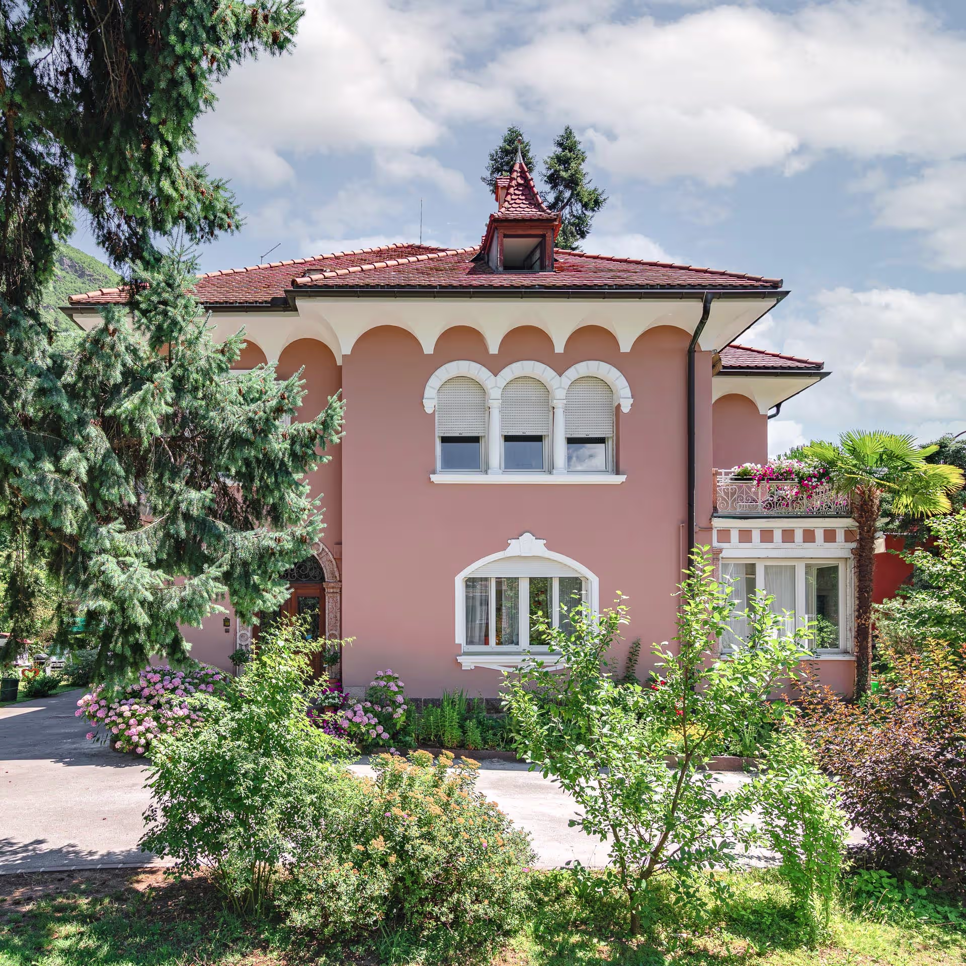 Villa anita fotografata dall'entrata