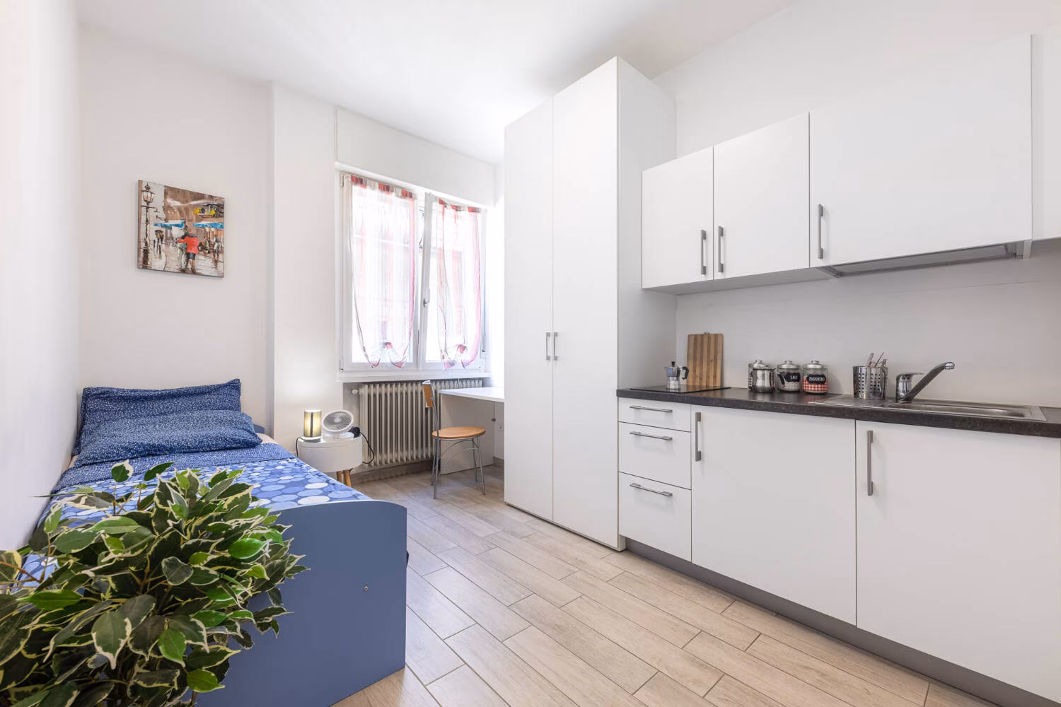 N2 — Little Room with Kitchenette